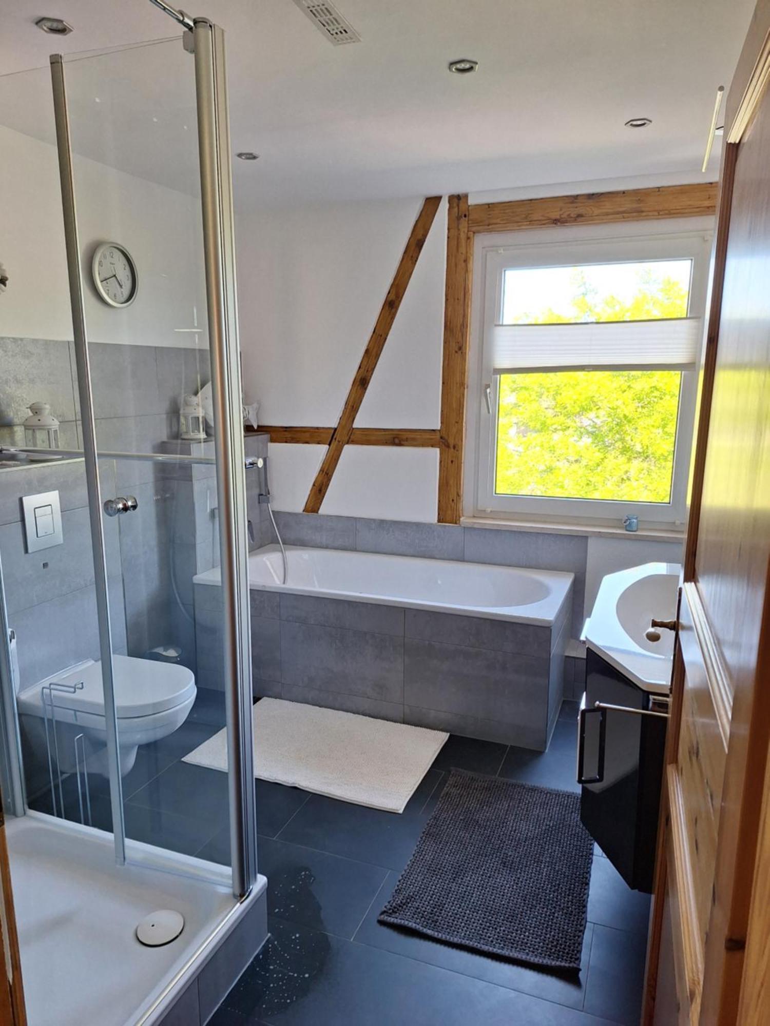 Apartment Schoene Maisonettewohnung In Der Barlachstadt *